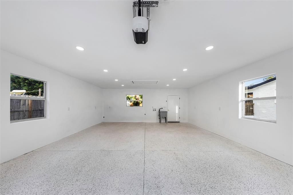 En Venta: $925,000 (4 camas, 3 baños, 2733 Pies cuadrados)