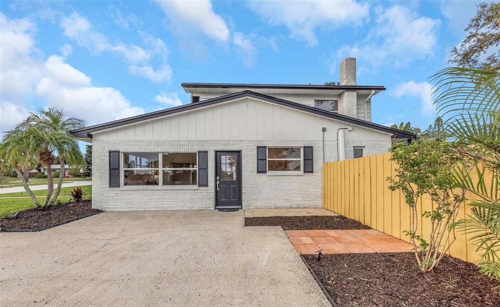En Venta: $925,000 (4 camas, 3 baños, 2733 Pies cuadrados)
