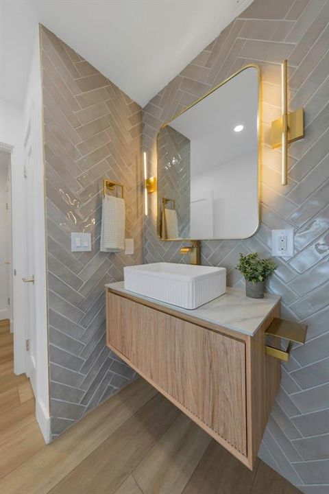 En Venta: $925,000 (4 camas, 3 baños, 2733 Pies cuadrados)