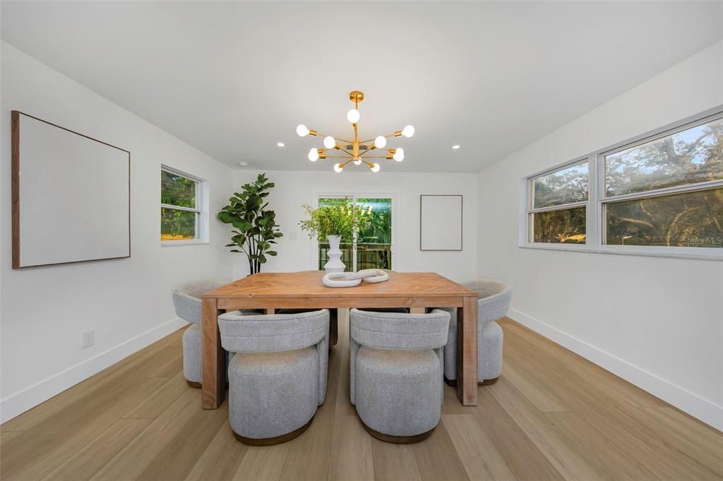 En Venta: $925,000 (4 camas, 3 baños, 2733 Pies cuadrados)