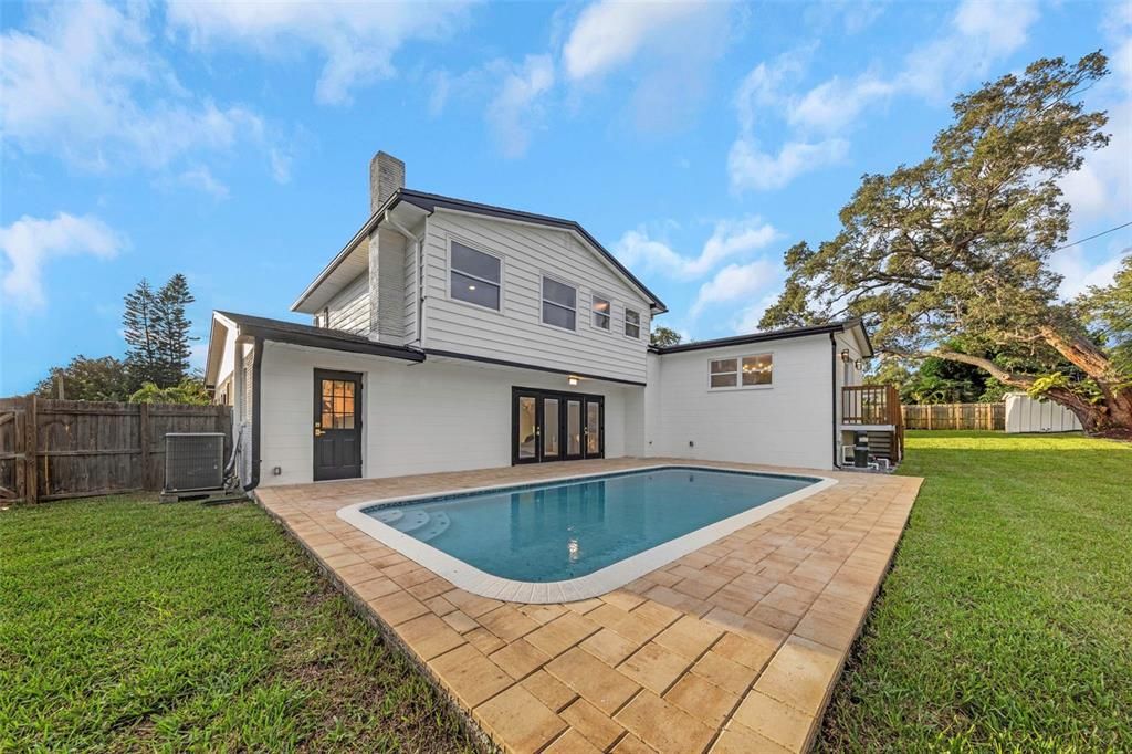 En Venta: $925,000 (4 camas, 3 baños, 2733 Pies cuadrados)