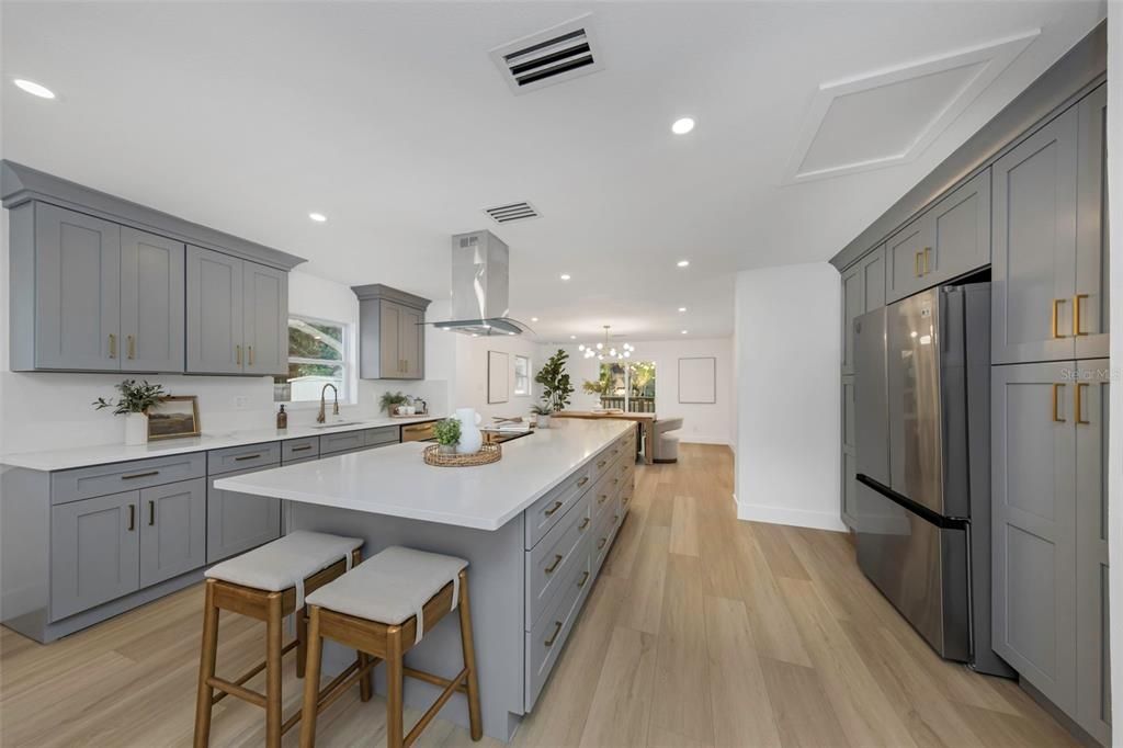 En Venta: $925,000 (4 camas, 3 baños, 2733 Pies cuadrados)