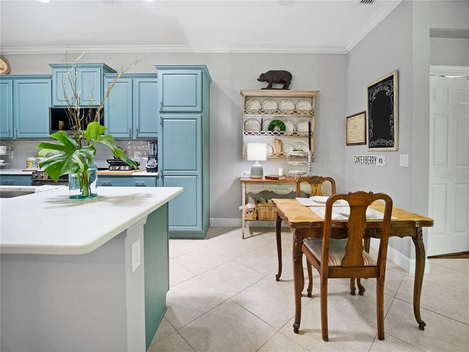 For Sale: $293,392 (2 beds, 2 baths, 1556 Square Feet)