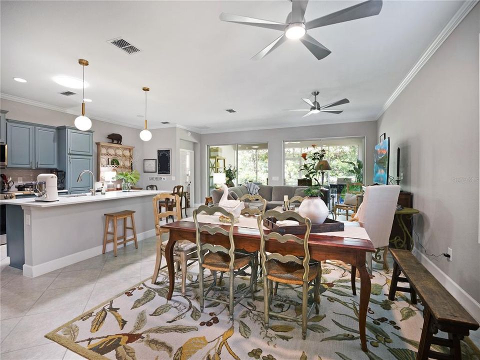 For Sale: $293,392 (2 beds, 2 baths, 1556 Square Feet)