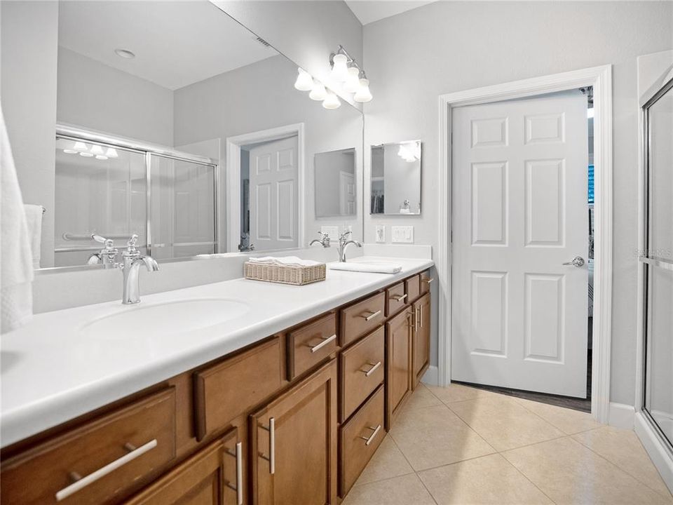 For Sale: $293,392 (2 beds, 2 baths, 1556 Square Feet)