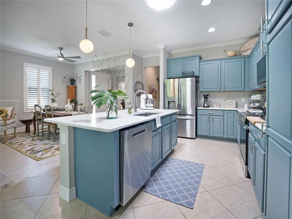 For Sale: $293,392 (2 beds, 2 baths, 1556 Square Feet)