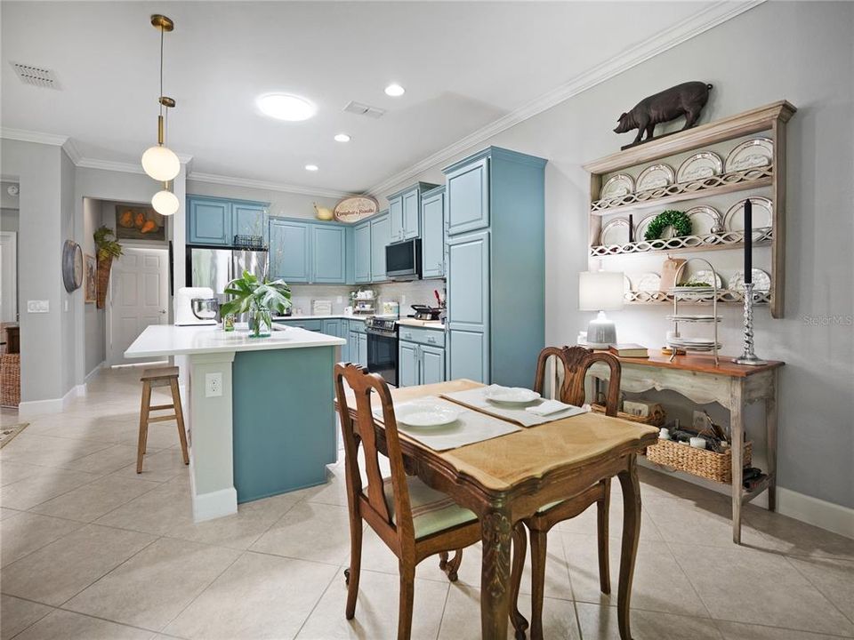 For Sale: $293,392 (2 beds, 2 baths, 1556 Square Feet)