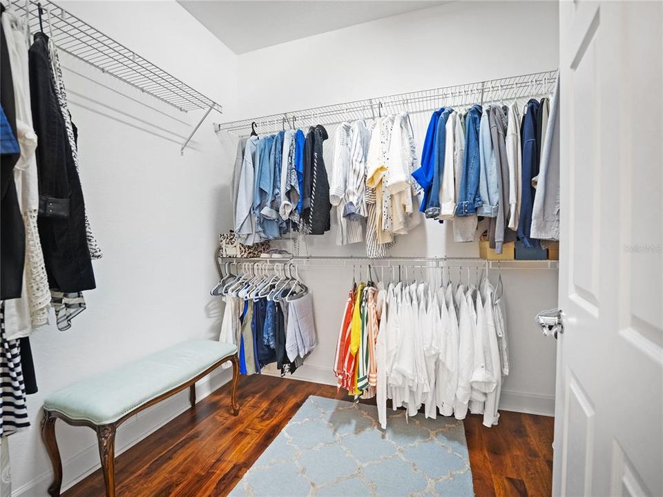 For Sale: $293,392 (2 beds, 2 baths, 1556 Square Feet)