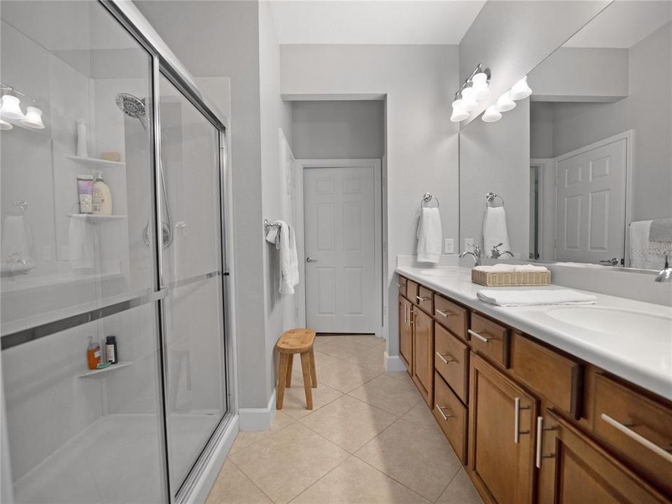 For Sale: $293,392 (2 beds, 2 baths, 1556 Square Feet)