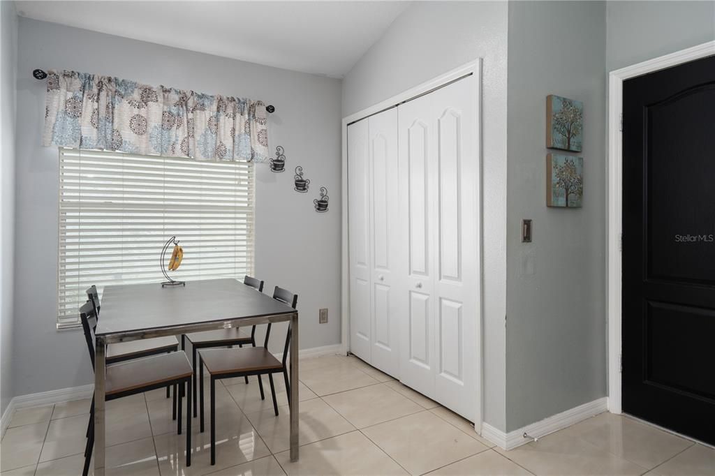 En Venta: $435,000 (4 camas, 3 baños, 1821 Pies cuadrados)