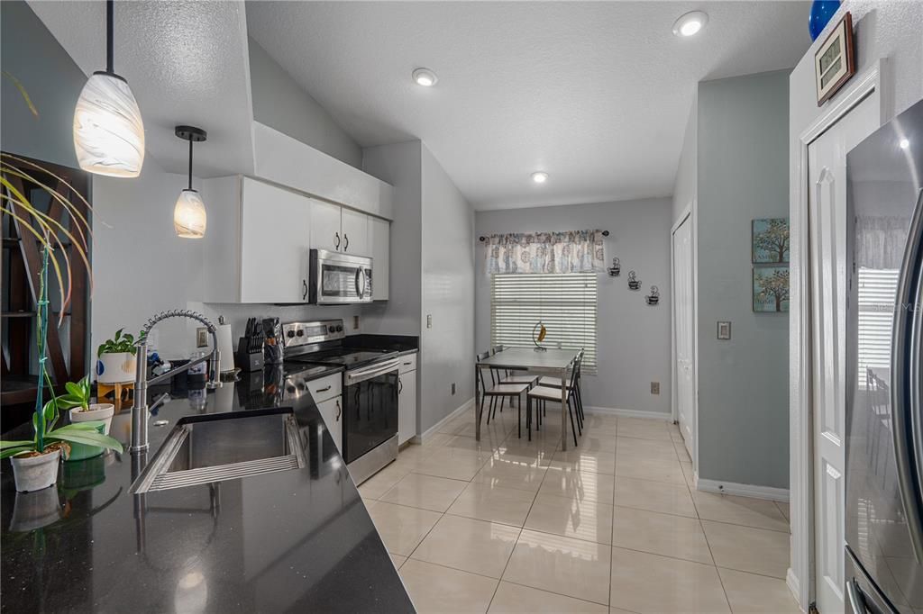 En Venta: $435,000 (4 camas, 3 baños, 1821 Pies cuadrados)