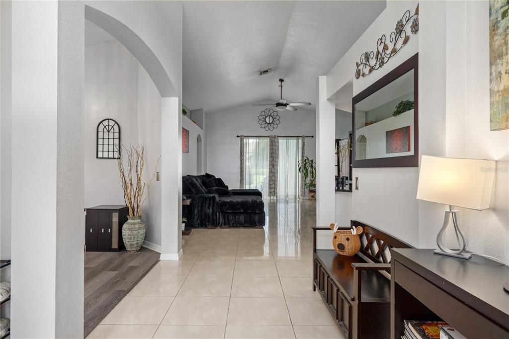 En Venta: $435,000 (4 camas, 3 baños, 1821 Pies cuadrados)