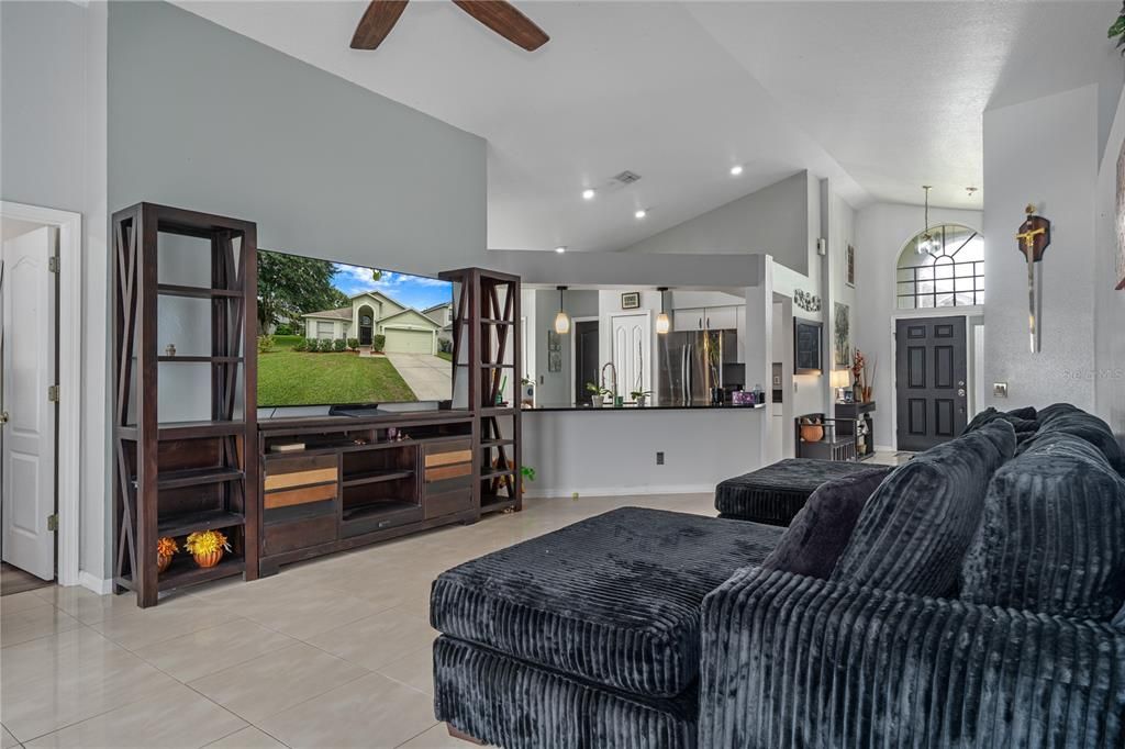 En Venta: $435,000 (4 camas, 3 baños, 1821 Pies cuadrados)