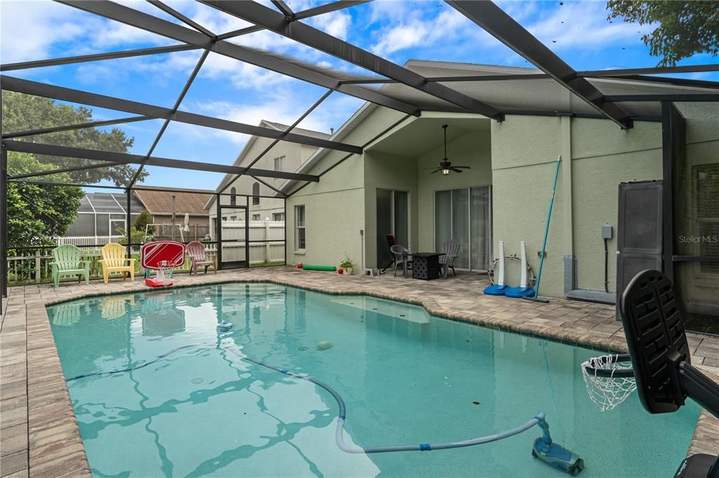 En Venta: $435,000 (4 camas, 3 baños, 1821 Pies cuadrados)