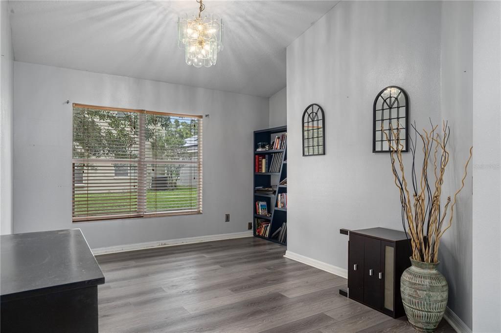 En Venta: $435,000 (4 camas, 3 baños, 1821 Pies cuadrados)