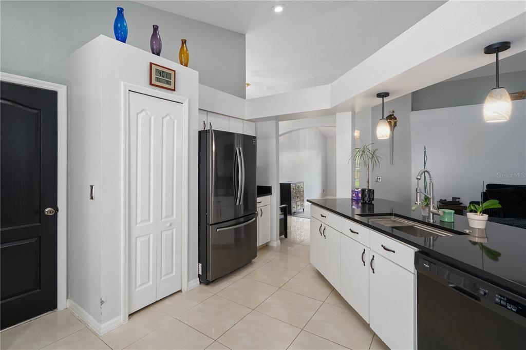 En Venta: $435,000 (4 camas, 3 baños, 1821 Pies cuadrados)