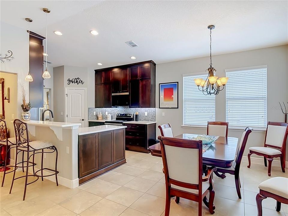 На продажу: $449,000 (3 спален, 2 ванн, 1796 Квадратных фут)