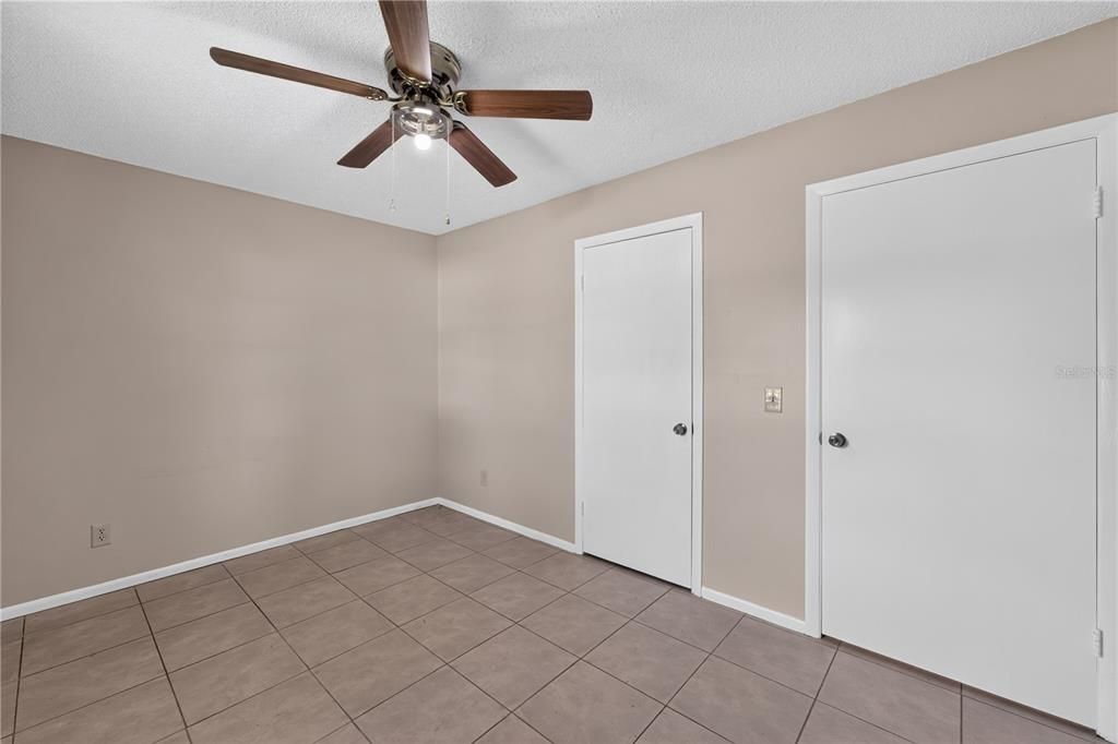 Activo con contrato: $199,000 (3 camas, 1 baños, 912 Pies cuadrados)