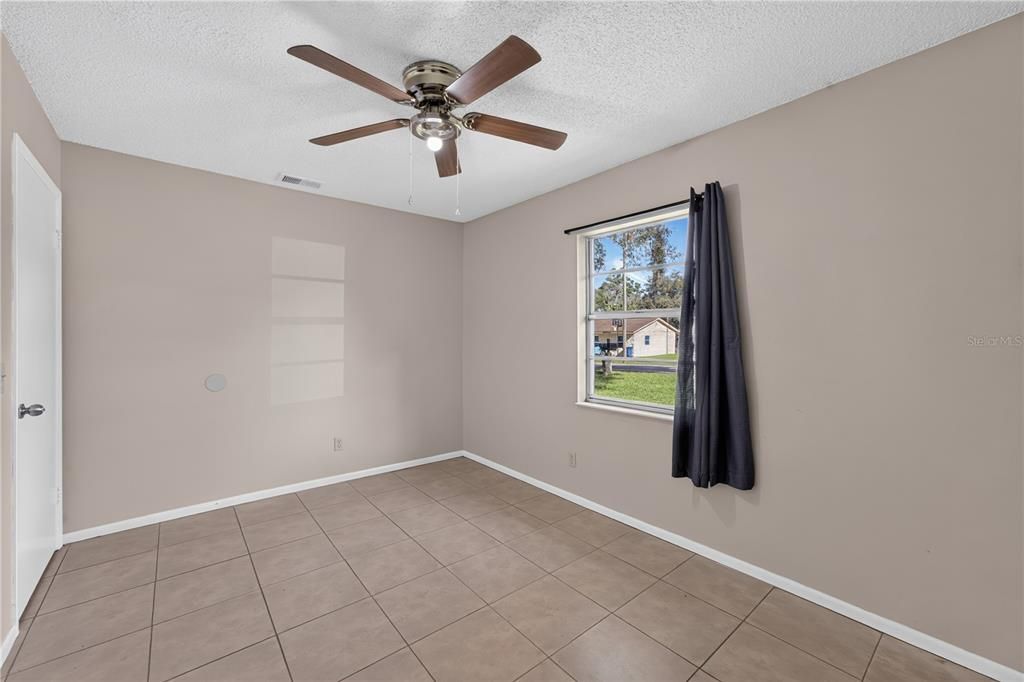 Activo con contrato: $199,000 (3 camas, 1 baños, 912 Pies cuadrados)