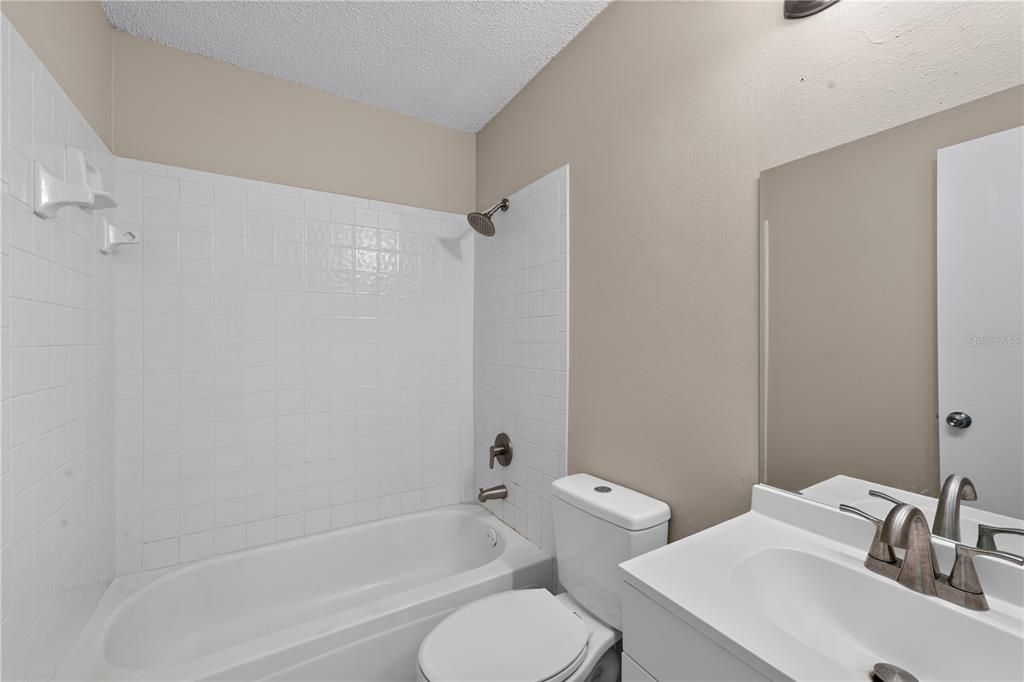 Activo con contrato: $199,000 (3 camas, 1 baños, 912 Pies cuadrados)