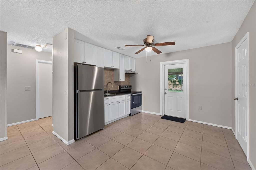 Activo con contrato: $199,000 (3 camas, 1 baños, 912 Pies cuadrados)