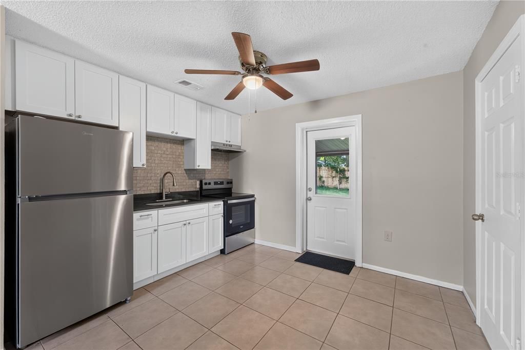 Activo con contrato: $199,000 (3 camas, 1 baños, 912 Pies cuadrados)