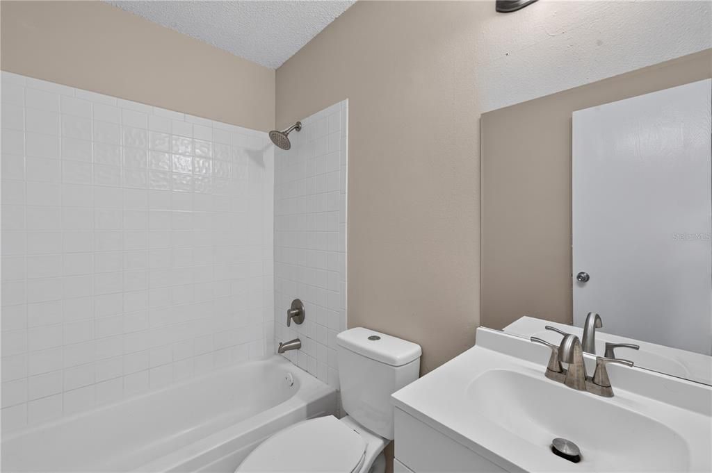 Activo con contrato: $199,000 (3 camas, 1 baños, 912 Pies cuadrados)
