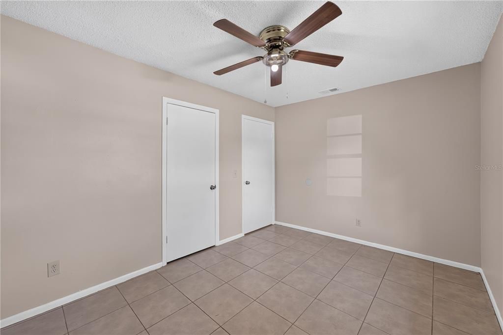 Activo con contrato: $199,000 (3 camas, 1 baños, 912 Pies cuadrados)