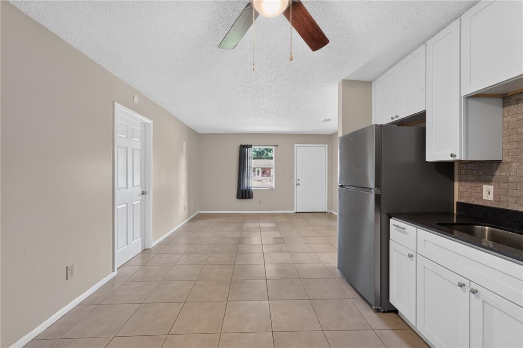 Activo con contrato: $199,000 (3 camas, 1 baños, 912 Pies cuadrados)