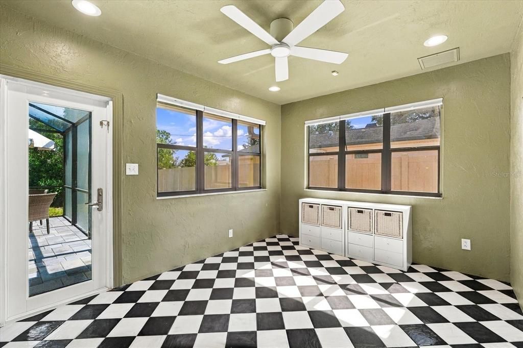 En Venta: $899,000 (4 camas, 2 baños, 2510 Pies cuadrados)