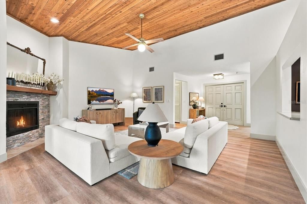 En Venta: $899,000 (4 camas, 2 baños, 2510 Pies cuadrados)