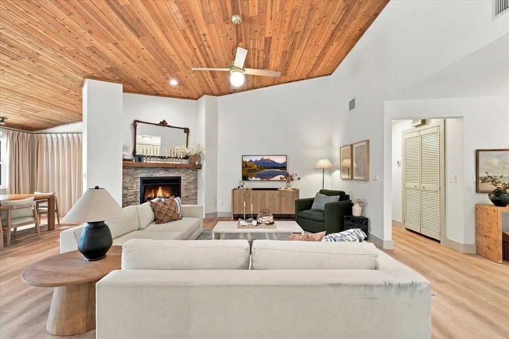 En Venta: $899,000 (4 camas, 2 baños, 2510 Pies cuadrados)