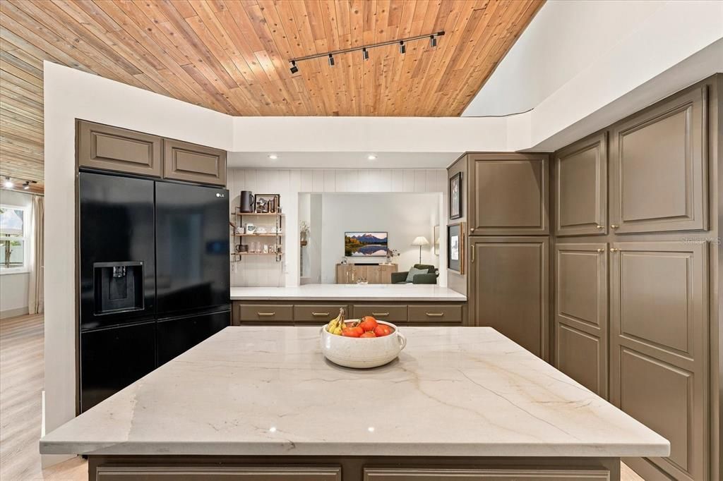 En Venta: $899,000 (4 camas, 2 baños, 2510 Pies cuadrados)