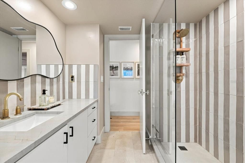 En Venta: $899,000 (4 camas, 2 baños, 2510 Pies cuadrados)