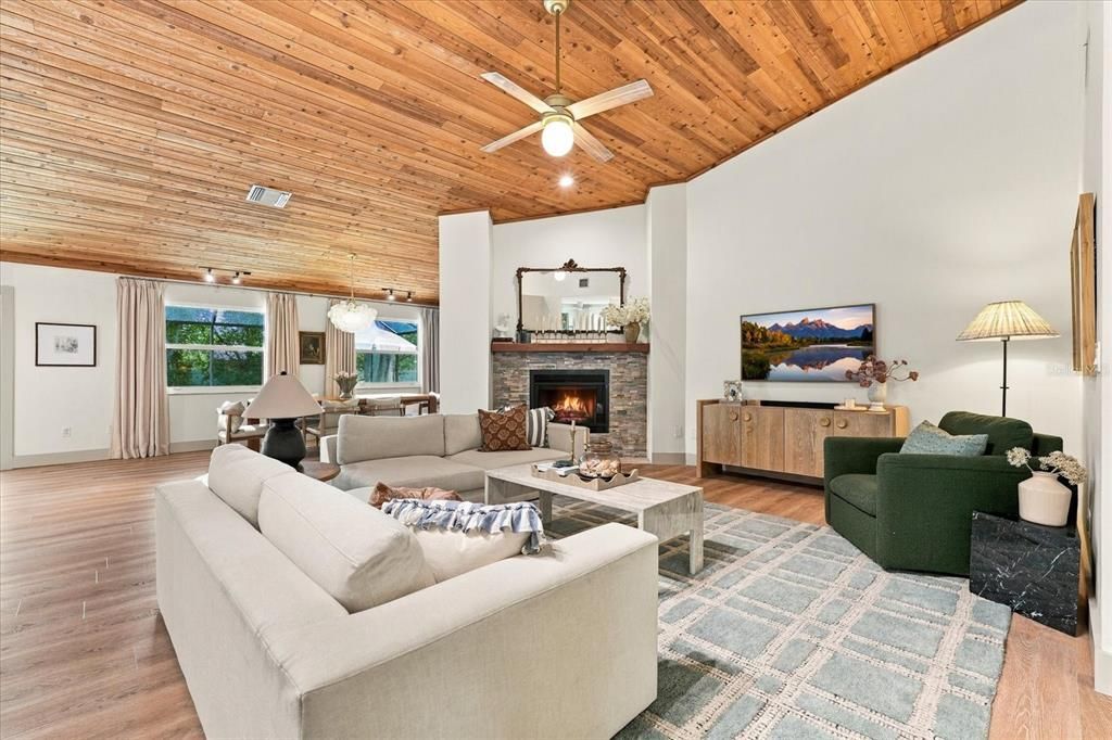 En Venta: $899,000 (4 camas, 2 baños, 2510 Pies cuadrados)