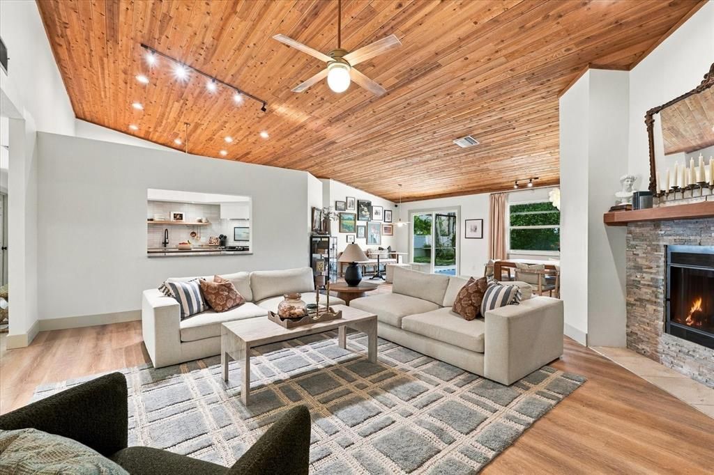 En Venta: $899,000 (4 camas, 2 baños, 2510 Pies cuadrados)