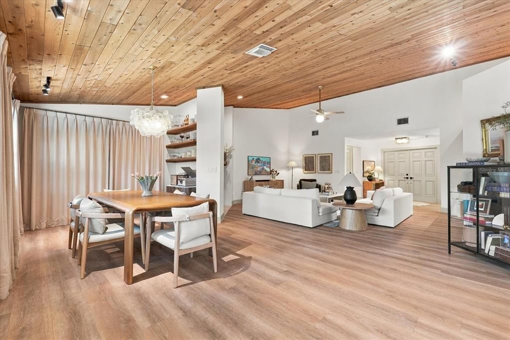 En Venta: $899,000 (4 camas, 2 baños, 2510 Pies cuadrados)