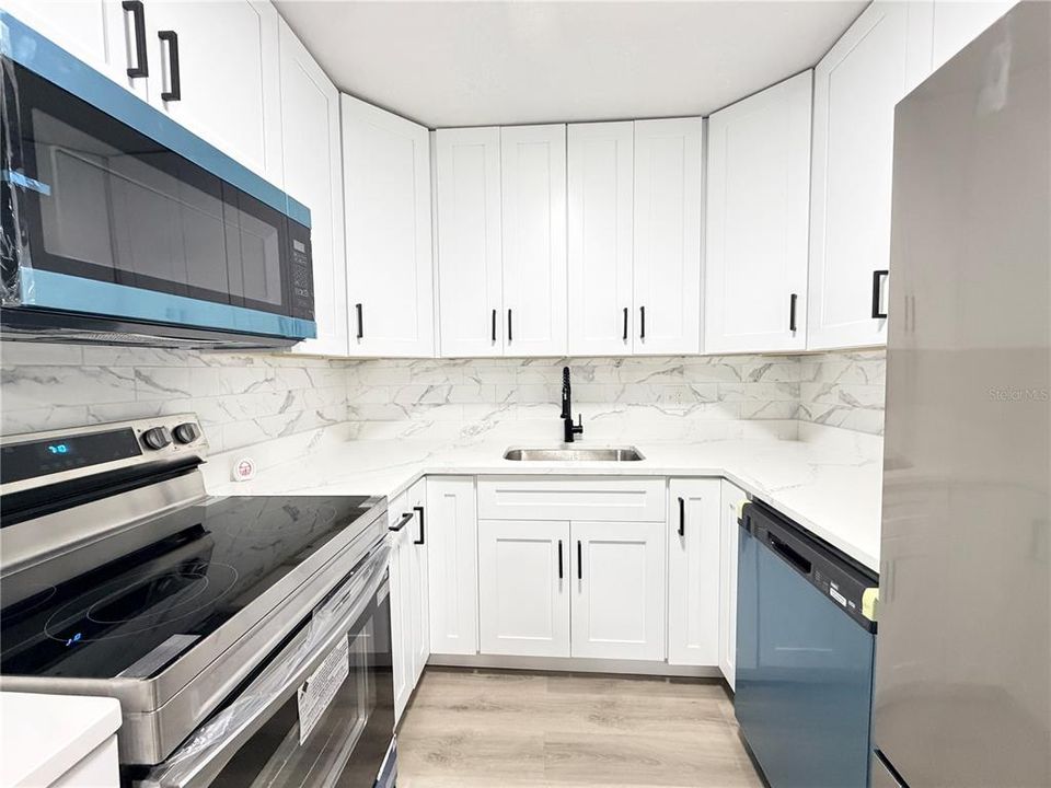 На продажу: $370,000 (4 спален, 2 ванн, 1360 Квадратных фут)