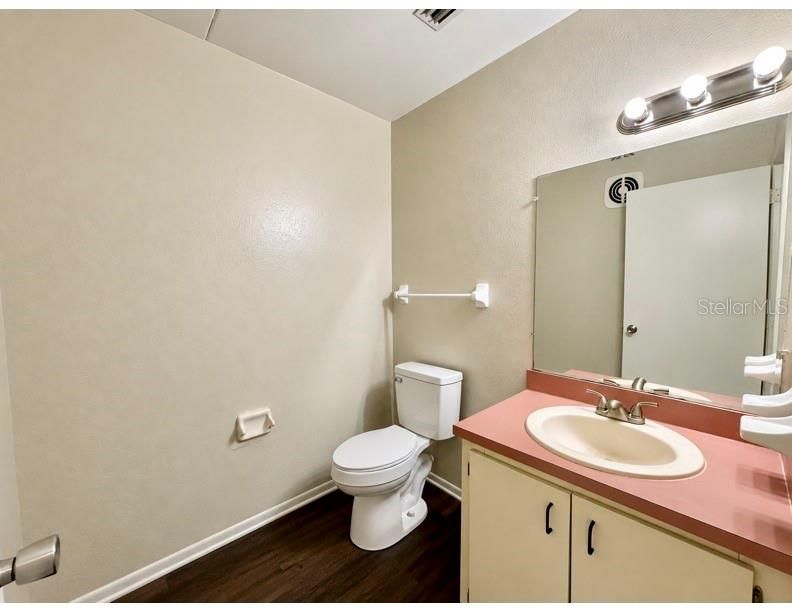 For Rent: $1,450 (3 beds, 2 baths, 1356 Square Feet)