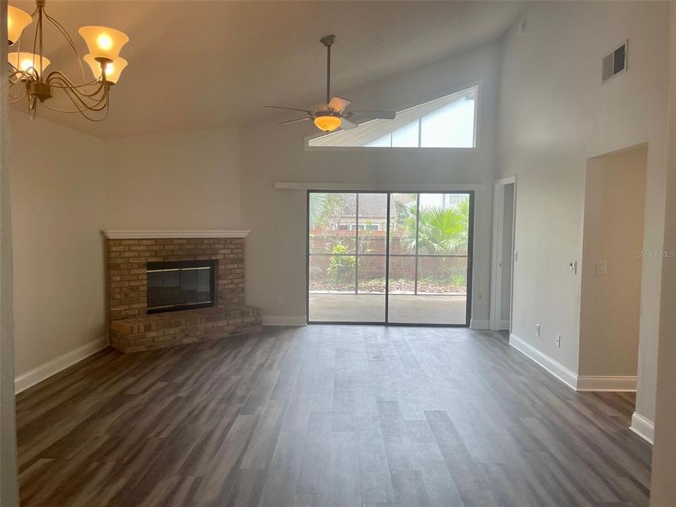En Venta: $415,000 (3 camas, 2 baños, 1369 Pies cuadrados)