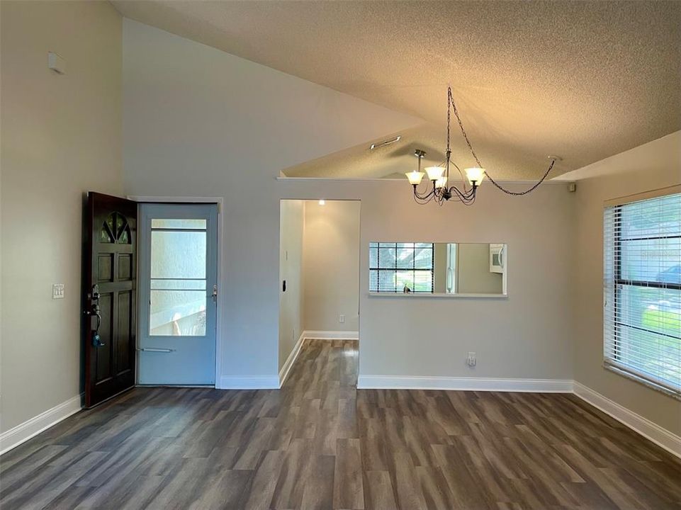 En Venta: $415,000 (3 camas, 2 baños, 1369 Pies cuadrados)