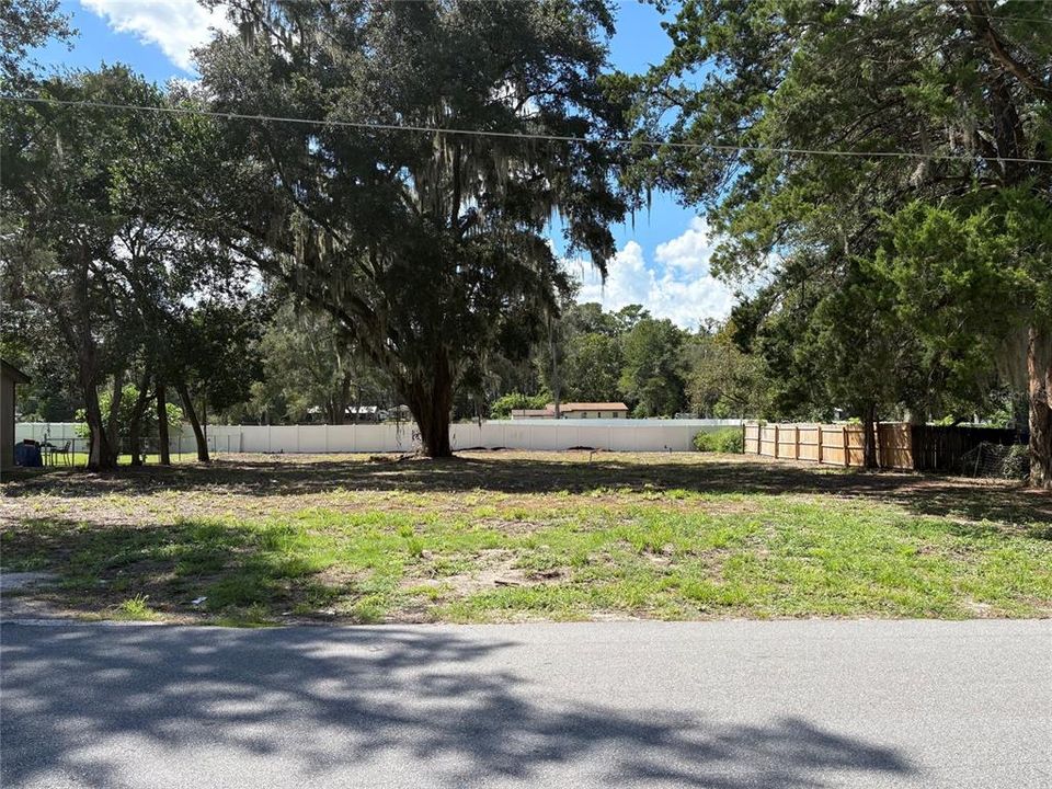 En Venta: $28,900 (0.30 acres)