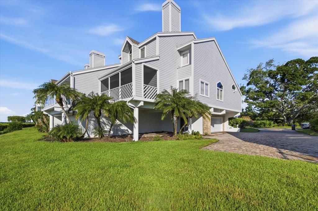 For Sale: $739,000 (2 beds, 2 baths, 2321 Square Feet)