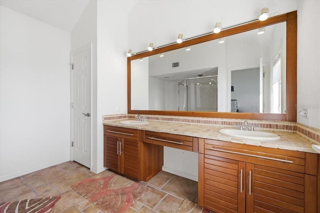 For Sale: $739,000 (2 beds, 2 baths, 2321 Square Feet)