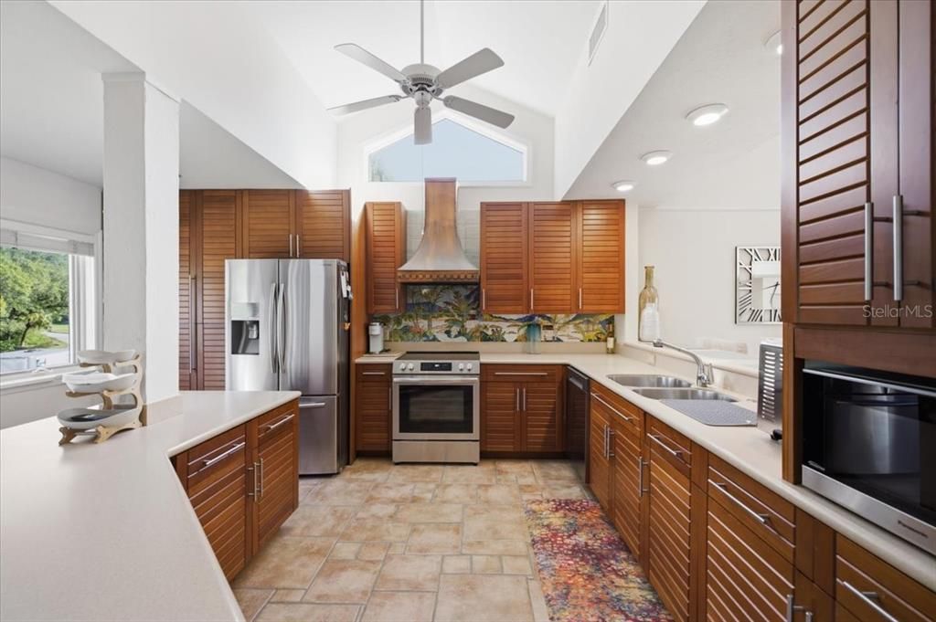 For Sale: $739,000 (2 beds, 2 baths, 2321 Square Feet)