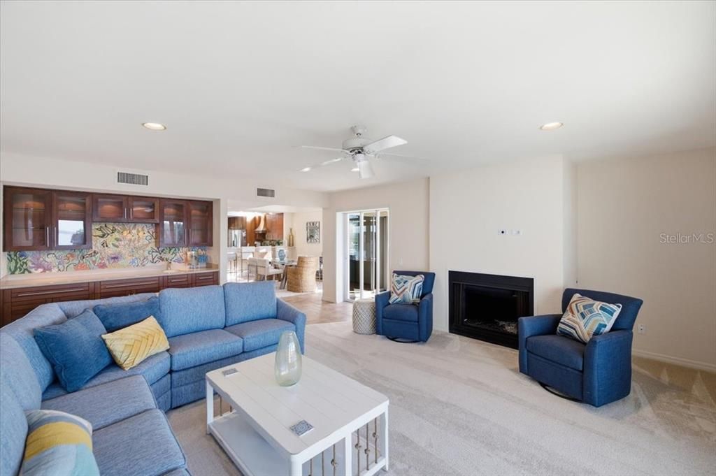 For Sale: $739,000 (2 beds, 2 baths, 2321 Square Feet)