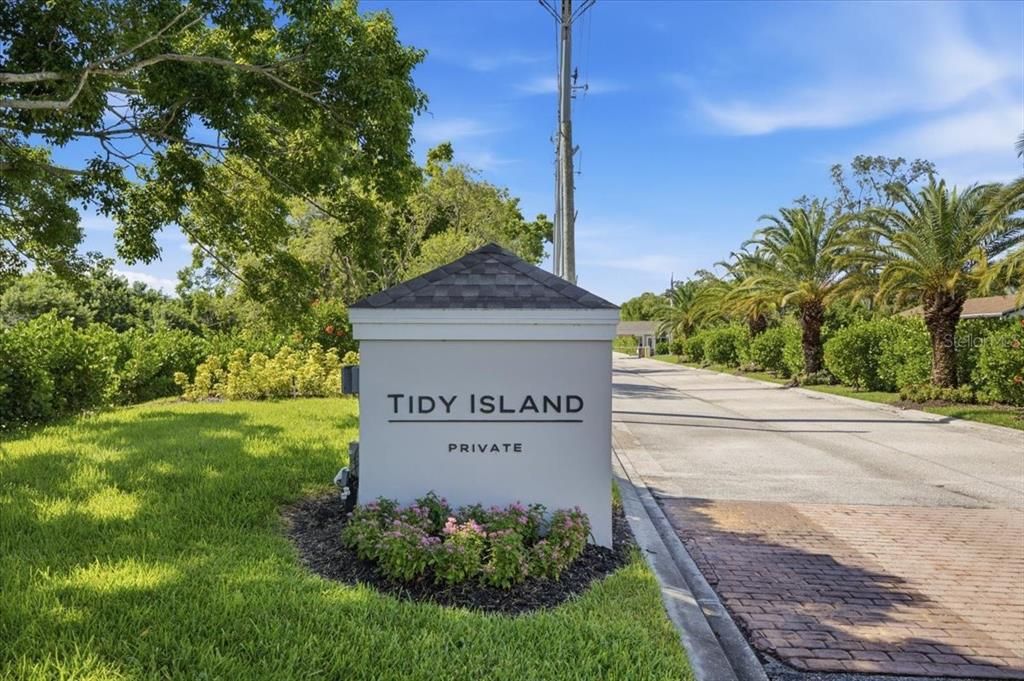 For Sale: $739,000 (2 beds, 2 baths, 2321 Square Feet)