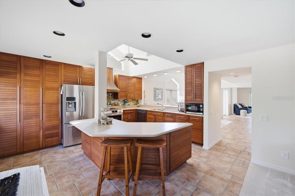 For Sale: $739,000 (2 beds, 2 baths, 2321 Square Feet)