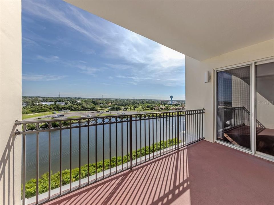For Sale: $669,000 (2 beds, 2 baths, 1705 Square Feet)