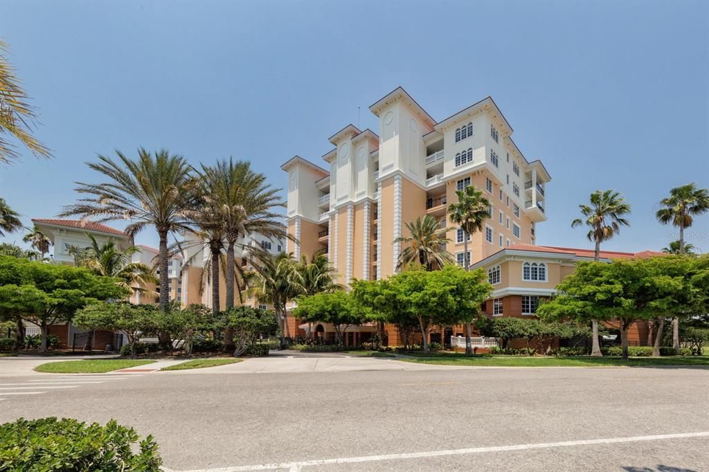 For Sale: $669,000 (2 beds, 2 baths, 1705 Square Feet)